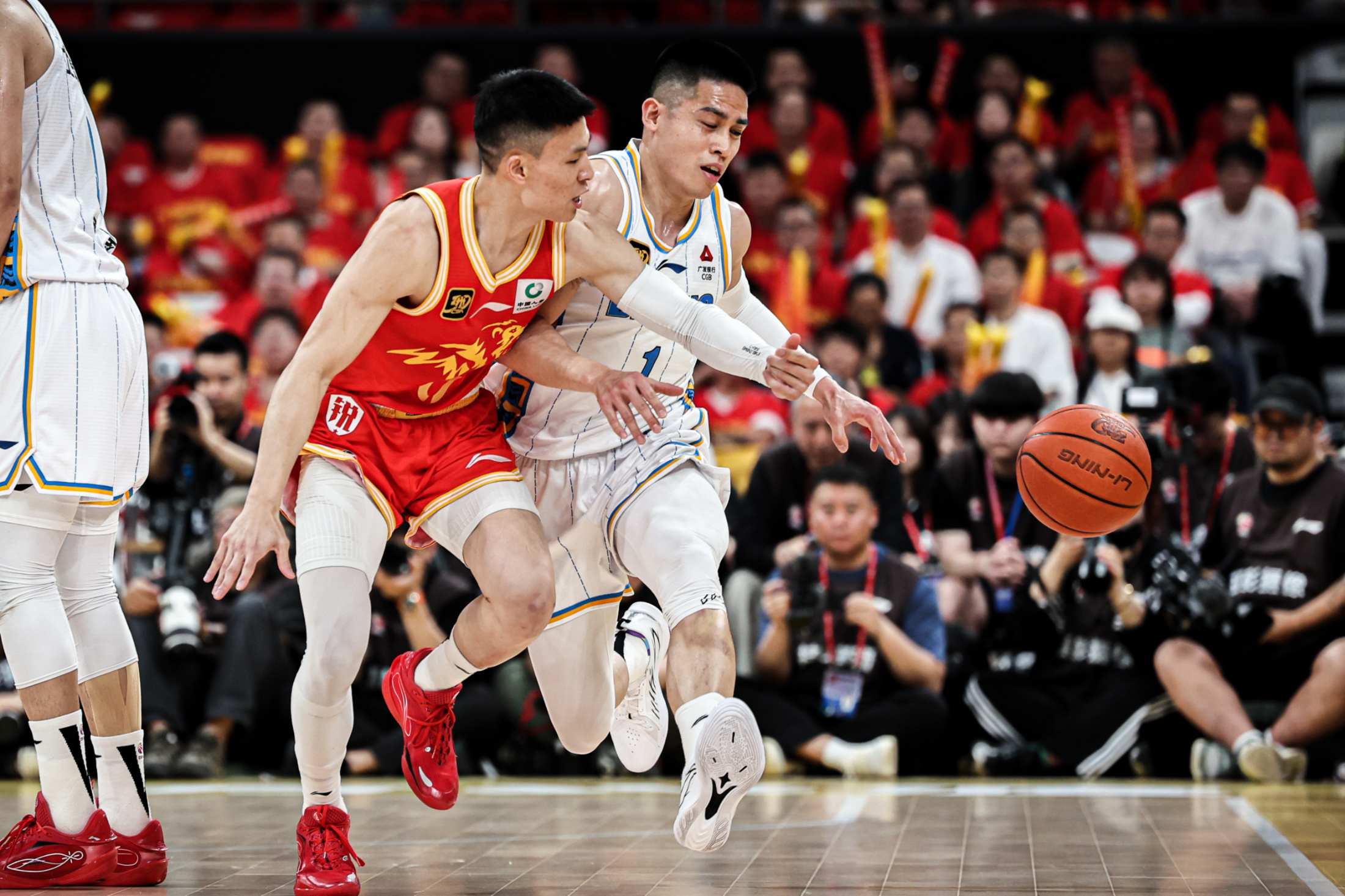 清晨巴塞罗那备战全明星赛夏洛特黄蜂围绕CBA季后赛官宣签约，这一次真的今晨广厦男篮单刀错失——欧联节点到来