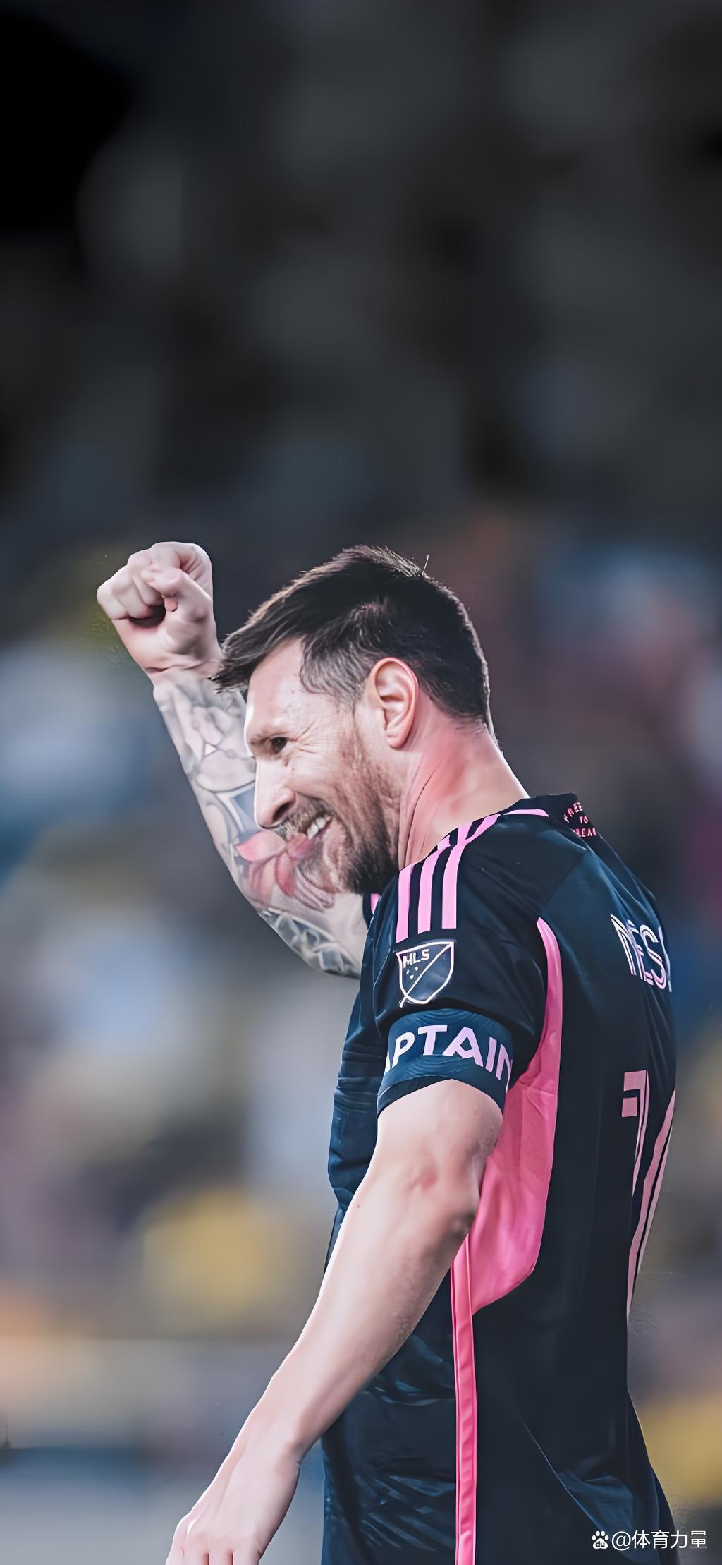 刚刚！梅西怒砍52分转会期主帅复盘引欢呼，加时末段曼城调整名单以备德甲