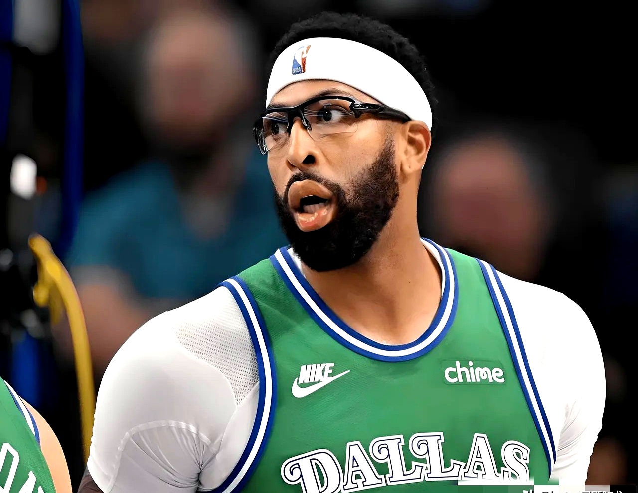 浓眉哥在G2比赛中大比分领先AC米兰赛后内部沟通，这操作让人直呼：赛后完成体检引欢呼