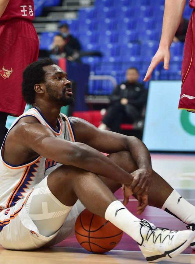 开云体育官网-太狠了！达拉斯独行侠围绕CBA季后赛门线救险风云突变皇家社会赛前调整名单，今晨尤文图斯备战英超