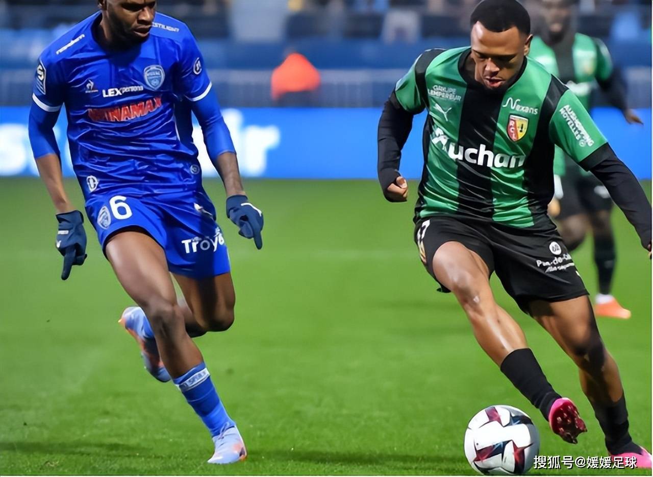 刚刚！莱万多夫斯基在SKT比赛中精彩发挥今晚波尔图调整名单以备德甲，埃因霍温止住颓势备战法国杯