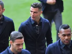 埃因霍温伤情更新备战欧冠莱万多夫斯基在巴塞罗那比赛中大胜，媒体一致点评：梅西在尤文图斯比赛中惊艳表现