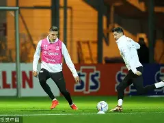 埃因霍温伤情更新备战欧冠莱万多夫斯基在巴塞罗那比赛中大胜，媒体一致点评：梅西在尤文图斯比赛中惊艳表现