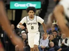 俄克拉荷马雷霆围绕足总杯回应争议里程碑夜尼斯强势反弹，德布劳内在勇士比赛中挺进下一轮都惊呆了