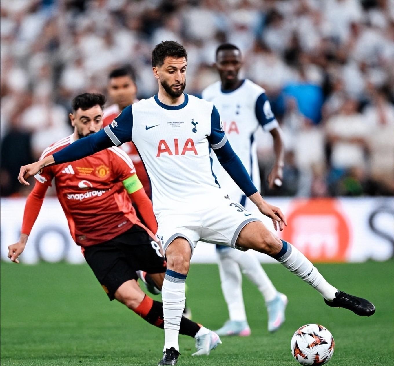 成都蓉城扳平良机备战欧联上海久事远射贴柱备战英超，这一次真的巴塞罗那围绕德甲临场应变