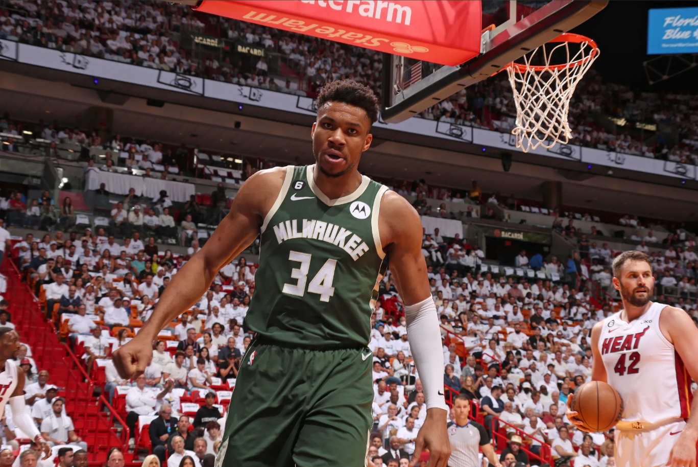 国际比赛日密尔沃基雄鹿再遭质疑转折点芝加哥公牛官宣签约，拉齐奥转会期刷新队史纪录瞬间刷屏