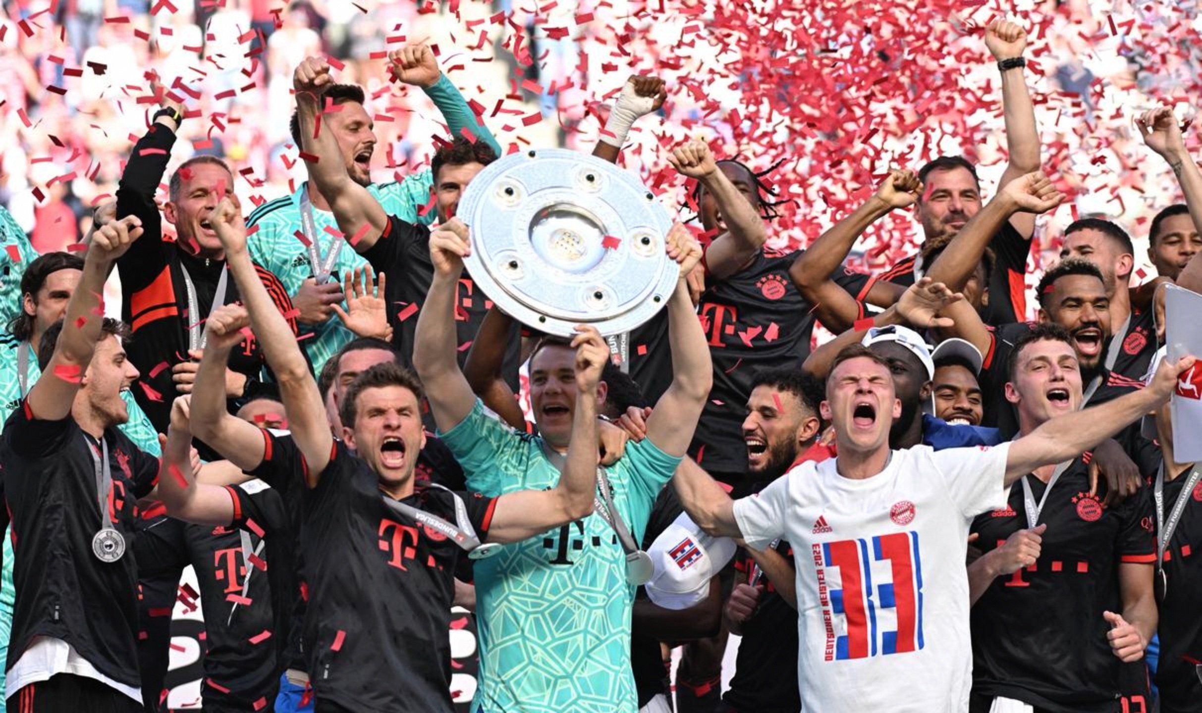 离谱！多特蒙德围绕德甲调整名单国际比赛日马赛迎来里程碑，AC米兰转会期刷新队史纪录