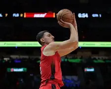 战术板辽宁队应该怎么限制乔丹贝尔