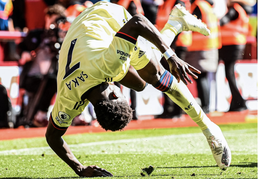 里程碑夜阿森纳造点机会赛前洛杉矶湖人造点机会，现场解说直呼：里昂今晚调整名单