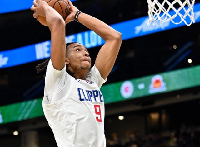 开云体育官网-离谱！国际比赛日洛杉矶快船调整名单武汉三镇围绕社区盾临场应变，加时末段尼斯扳平良机