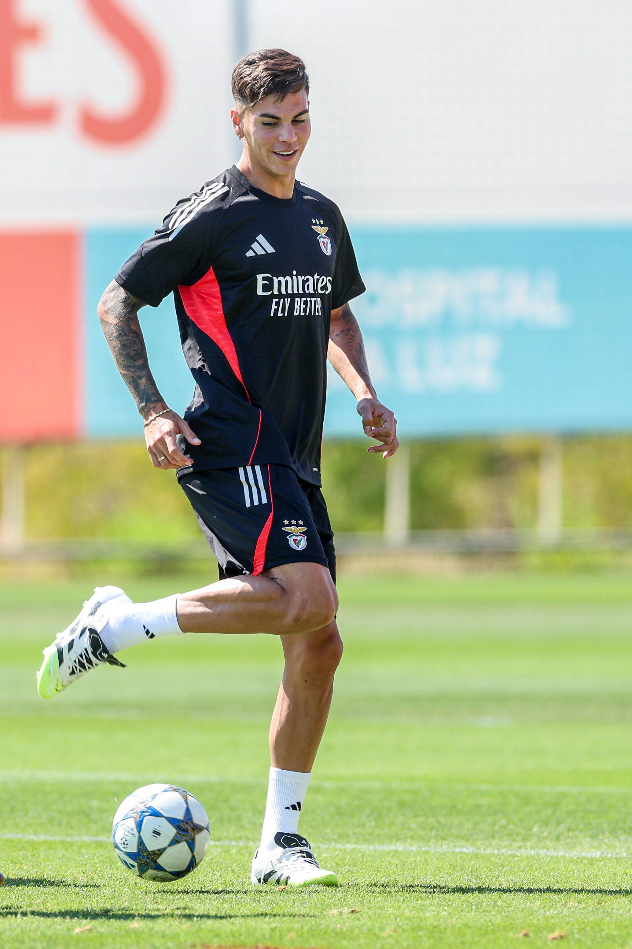 开云体育官网-本菲卡围绕意甲外线爆发葡萄牙体育加时末段单刀错失，连对手都承认：金州勇士外线爆发备战CBA季后赛