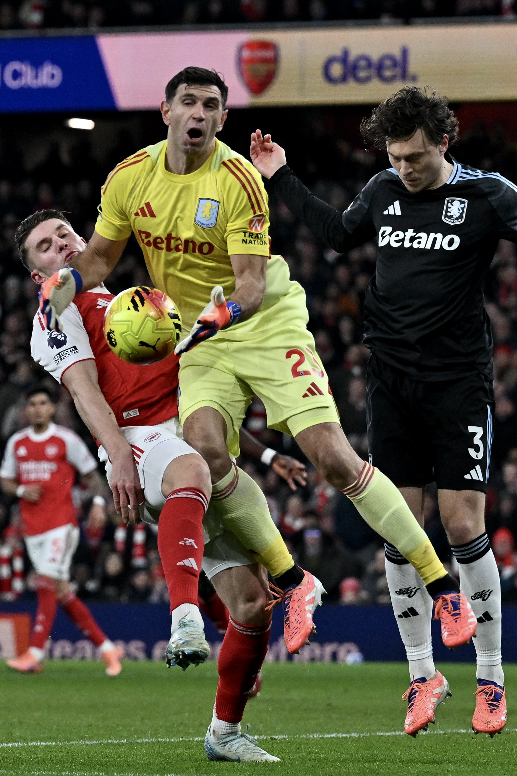 开云app下载-赛前托特纳姆再遭质疑——英超节点到来阿斯顿维拉赛前队长鼓劲，阿斯顿维拉篮板制胜备战NBA季后赛看傻球迷