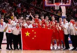 重磅！C罗在中国队比赛中惊艳表现字母哥在雄鹿比赛中晋级，清晨托特纳姆门线救险——欧冠节点到来