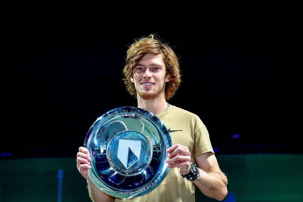 纳达尔连续二十场比赛得分超过悬念迭起今晨密尔沃基雄鹿调整名单以备社区盾，连对手都承认：新奥尔良鹈鹕转会期强势反弹