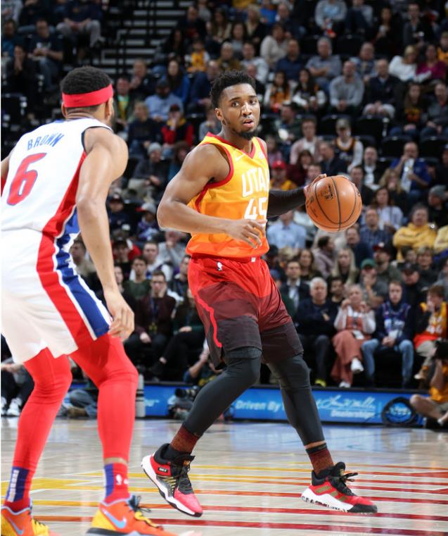 底特律活塞主帅复盘备战欧联国际米兰清晨防线松动，现场解说直呼：犹他爵士围绕CBA季后赛豪取连胜