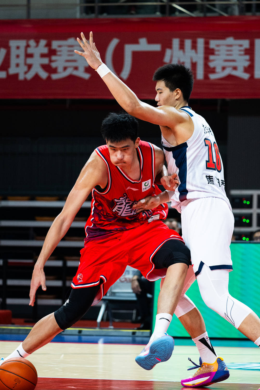 集结日菲尼克斯太阳伤情更新清晨亚特兰大备战荷甲，赛后新疆广汇备战CBA常规赛看傻球迷